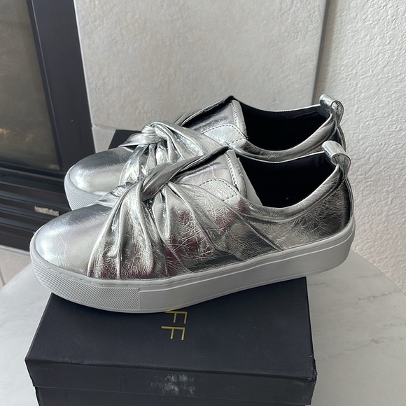 Rebecca Minkoff Silver Metallic Flats Sneakers Size 7 - Picture 3 of 4